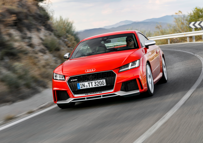 Illustration for article titled The Fierce 400 HP 2018 Audi TT RS Can Make Anyone Into A Hero On Track